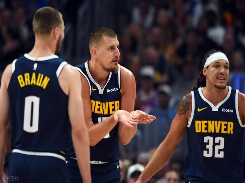 邵佳一探班U22国足重逢老友 9人归来鲁沪新星伤退